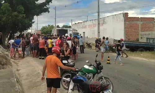 
				
					Homem morre na Bahia após bater moto contra caminhonete de cunhado
				
				