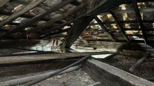 
					'Igreja de ouro' segue interditada em Salvador 6 meses após tragédia
				
				