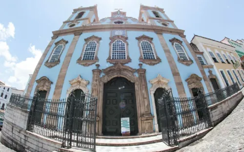 
				
					Igreja de Salvador emite comunicado contra batismo de bebês reborn
				
				