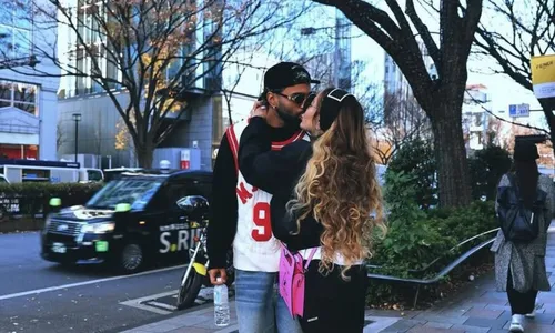 
				
					Irmã de Neymar publica fotos beijando Gabigol e confirma reconciliação
				
				