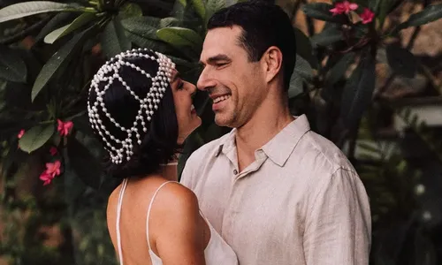 
				
					Isis Valverde ganha presente de R$ 800 mil durante casamento; FOTOS
				
				