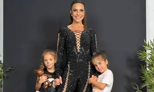 
				
					Ivete Sangalo comemora aniversário das filhas com festão de luxo
				
				