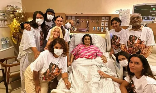 
				
					Ivete Sangalo envia presente para Preta Gil no hospital após homenagem
				
				