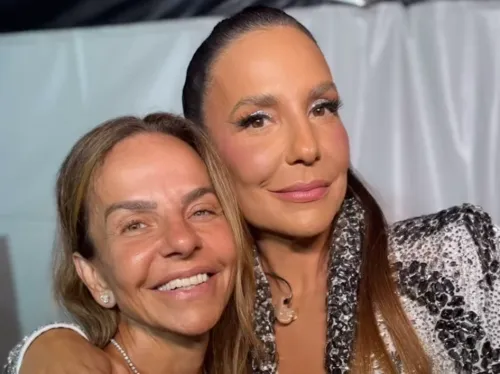 
				
					Ivete Sangalo se declara para a irmã, Cynthia: 'Não solta minha mão'
				
				