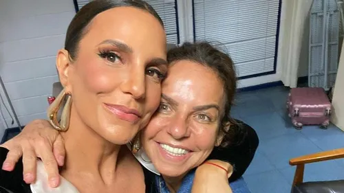 
				
					Ivete Sangalo se declara para a irmã, Cynthia: 'Não solta minha mão'
				
				