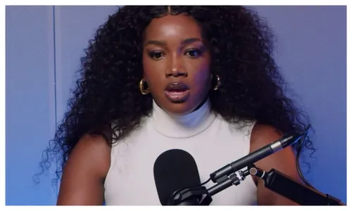 
					Iza confirma término do relacionamento com Yuri Lima
				
				