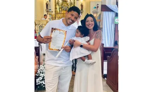 
				
					Iza e Yuri Lima batizam a filha Nala na Igreja da Penha no Rio; FOTO
				
				