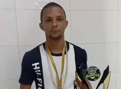 
				
					Jogador de futebol é morto a tiros em Feira de Santana
				
				