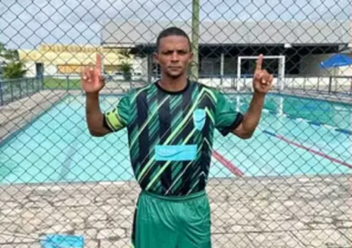 
				
					Jogador de futebol é morto a tiros em Feira de Santana
				
				