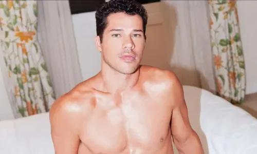 
					José Loreto é flagrado em clima de romance com atriz na Bahia
				
				