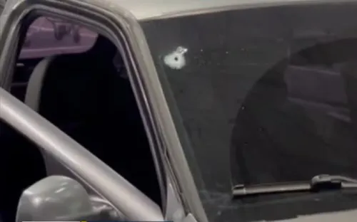
				
					Jovem é baleado com seis tiros em estacionamento de mercado na Bahia
				
				