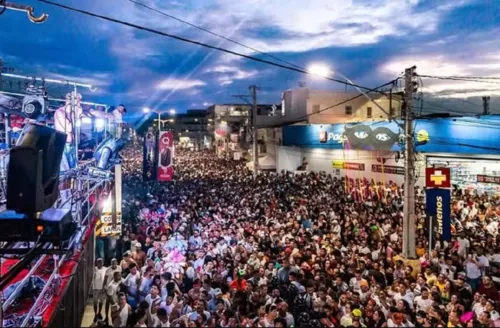 
				
					Juazeiro cancela Carnaval em 2025 por causa de 'colapso financeiro'
				
				