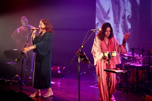 
				
					Jussara Silveira e Sylvia Patricia fazem tributo a Waly Salomão
				
				