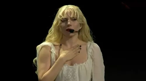 
				
					Lady Gaga surpreende e agradece a brasileiros após quebrar recorde
				
				