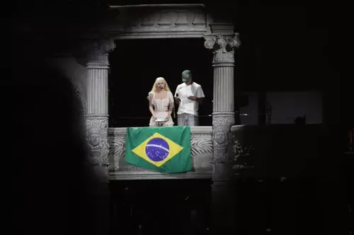 
				
					Lady Gaga surpreende e agradece a brasileiros após quebrar recorde
				
				