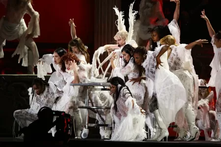 
				
					Lady Gaga surpreende e agradece a brasileiros após quebrar recorde
				
				