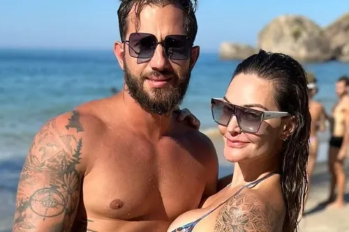 
				
					Laura Keller reata relacionamento discretamente após dois meses
				
				
