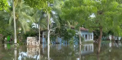 
				
					Lauro de Freitas: rio transborda após chuvas atingirem Vila Nova
				
				