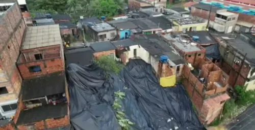 
				
					Lauro de Freitas: rio transborda após chuvas atingirem Vila Nova
				
				