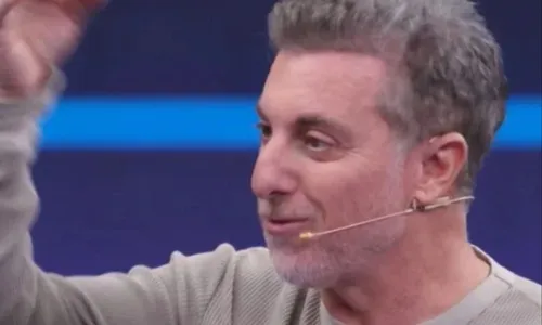 
				
					Luciano Huck incita discussão na TV após polêmica do namoro do filho
				
				