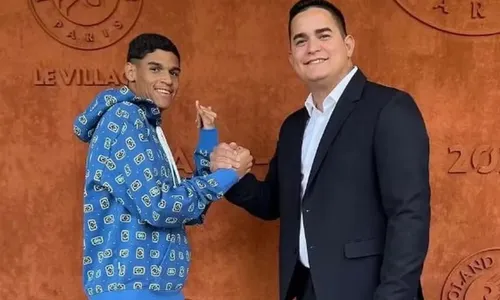 
				
					Luva de Pedreiro volta a atacar ex-agente na Record: 'Se aproveitou'
				
				
