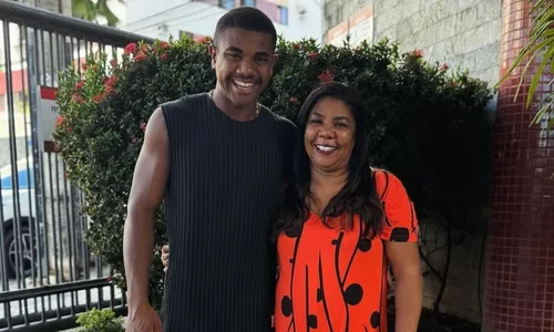 
				
					Mãe de Davi Brito aproveita exposição e manda indireta: 'Só traz caos'
				
				