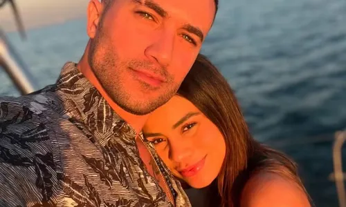 
					Lexa quebra silêncio após crítica do marido à sua mãe
				
				