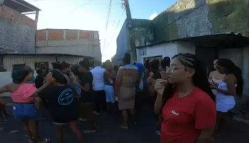 
				
					Mãe e filhos são libertados após terem casa invadida em Salvador
				
				