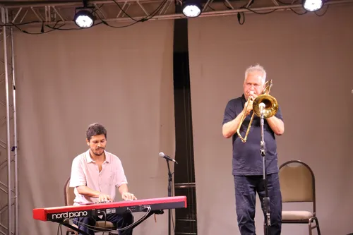 
				
					Maestro Fred Dantas celebra aniversário com sambas e choros
				
				