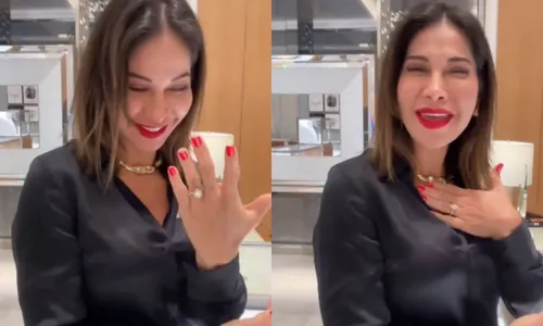 
				
					Maíra Cardi pede anel de R$ 1,6 milhão para marido: 'Minha cara'
				
				