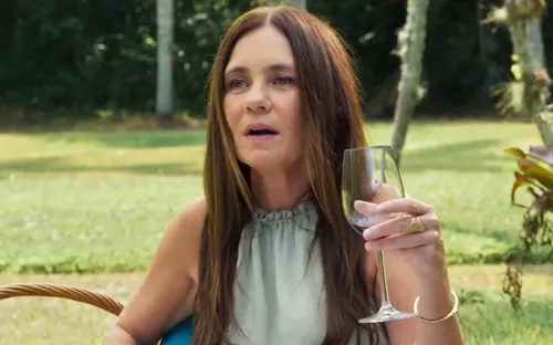 
				
					Adriana Esteves renova com a Globo após revelar pausa das novelas
				
				