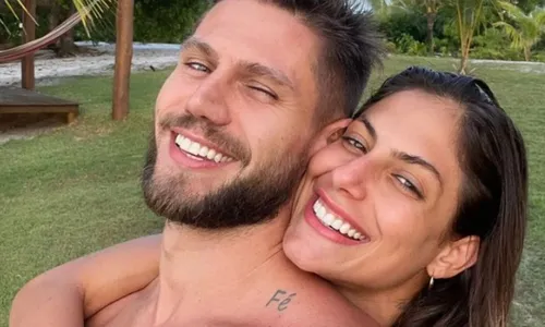 
				
					Mari Gonzalez reencontra ex-noivo, Jonas Sulzbach, e web reage
				
				