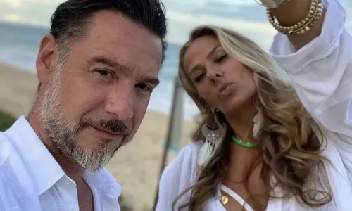 
				
					Marido de Adriane Galisteu se pronuncia após treta com série de Senna
				
				