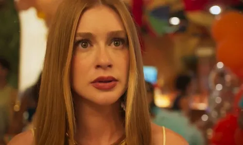 
					Marina Ruy Barbosa revela que beijou mulher em série: 'Benefícios'
				
				