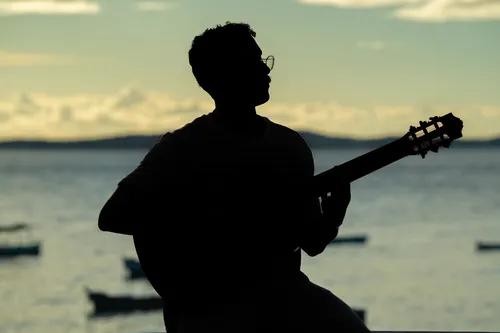 
				
					'Me Diga Oxe' é o novo single do cantor e compositor Tiri
				
				