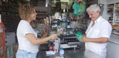 
				
					Mercado de homem que tirou folga após 50 anos de trabalho é furtado
				
				