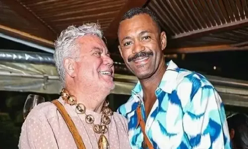 
				
					Milton Cunha chama atenção ao posar em foto rara com novo namorado
				
				