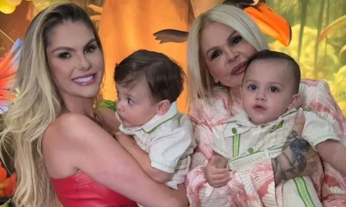 
				
					Monique Evans faz as pazes com a filha após brigas e afastamento
				
				