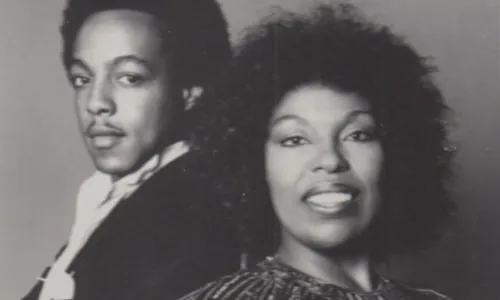 
					Morre Roberta Flack; voz marcante de 'Killing me Softly with his Song'
				
				