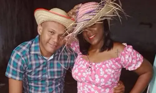 
				
					Morre mulher que foi atacada com ácido pelo ex-companheiro em Salvador
				
				