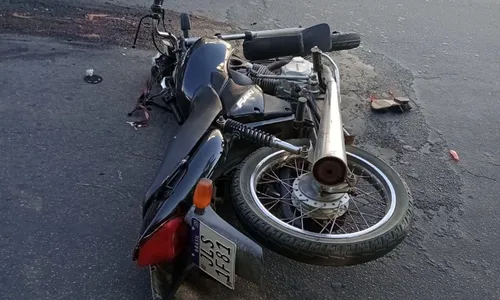 
				
					Motociclista morre esmagada em acidente com caminhão na Bahia
				
				