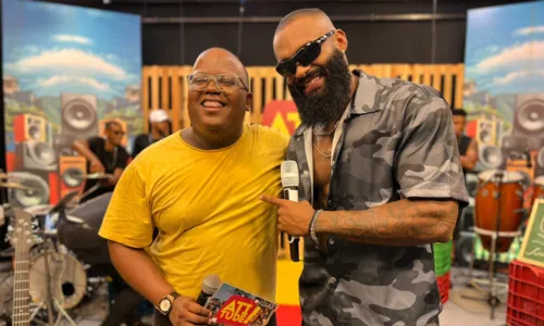 
				
					Na pegada de Léo Santana, Yanque assume a frente da banda Apert Play
				
				