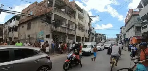 
				
					Namorados são mortos a tiros enquanto faziam compras em Salvador
				
				