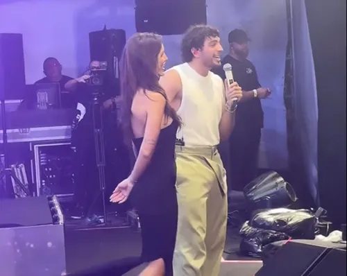 
				
					Nattan deixa Rafa Kalimann sem graça em palco durante show na Bahia
				
				