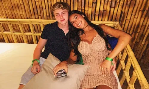 
				
					Namorada de Benício Huck se pronuncia após briga por ciúme com famosa
				
				