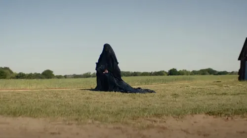 
				
					Novo terror da Blumhouse, 'A Mulher no Jardim' chega aos cinemas
				
				