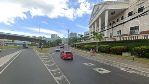 
				
					Parte de avenida de Salvador é interditada após suspeita de vazamento
				
				