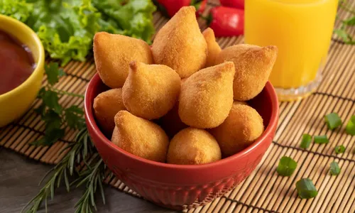 
				
					Petiscos: aprenda a fazer coxinha prática em 60 minutos
				
				