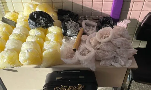 
				
					Polícia Militar apreende quase 4 mil pedras de crack em Águas Claras
				
				