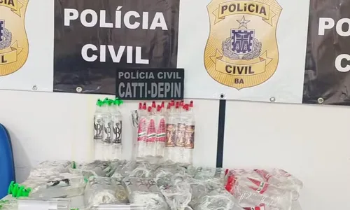 
				
					Polícia apreende frascos de lança-perfume em Feira de Santana
				
				